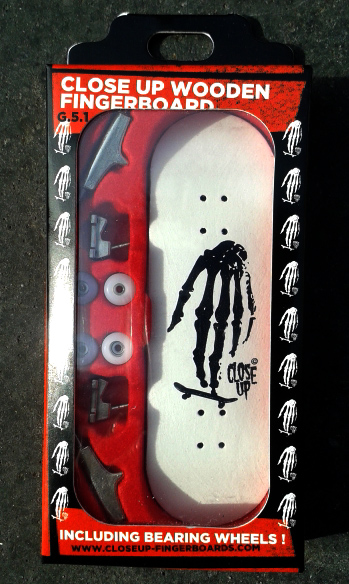 CLOSE UP COMPLETE SET SKULL HAND WHITE MODEL 31MM MEDIUM CONCAVE – 26,00 € ($ 35,50)