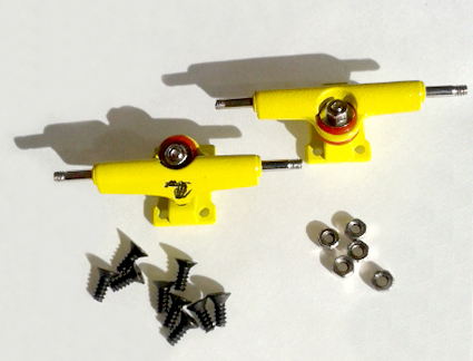TRUCKS YELLOW MODEL – 9,00 € ($ 12,36 USD)