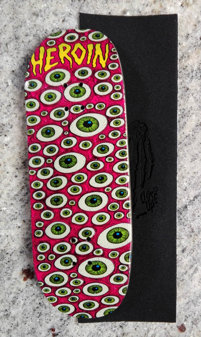 BOARD HEROIN EYES 33MM MEDIUM CONCAVE + RIPTAPE – 9,90 € ($11,28 USD)