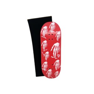 Board close up skull hand mozaic 34mm medium concave