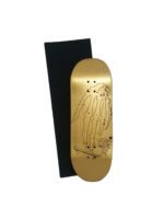 Board close up skull hand logo golden bg