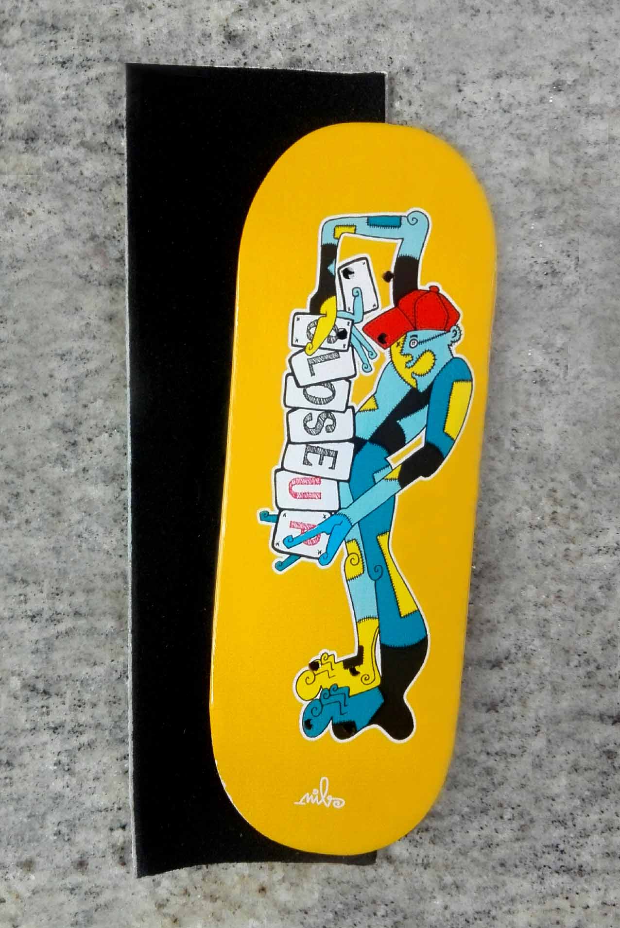 BOARD NILS JOKER 33MM MEDIUM CONCAVE + RIPTAPE – 9,90 € ($11,09 USD)