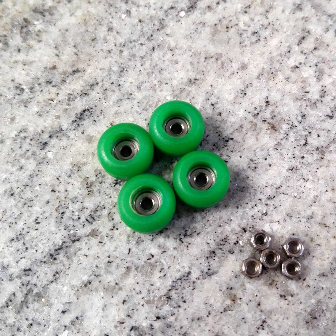 4 CNC GREEN BEARING WHEELS – 14,00 € ($ 15,20 USD)