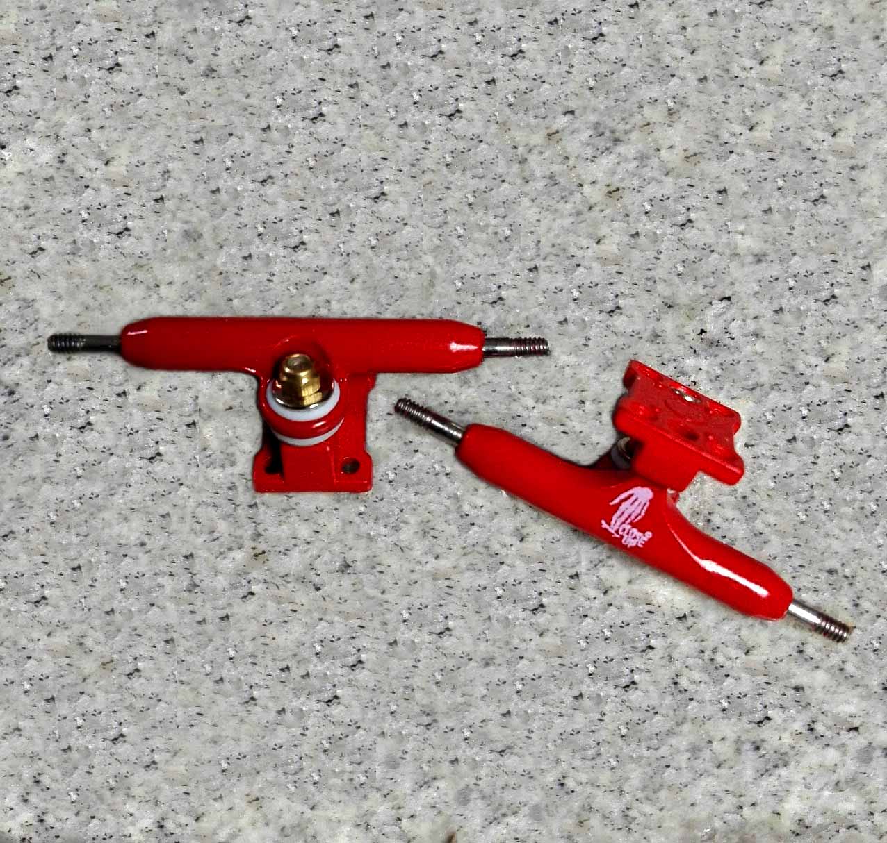 NEW CLOSE UP TRUCKS RED 32MM : 17,50 € ($19,50)