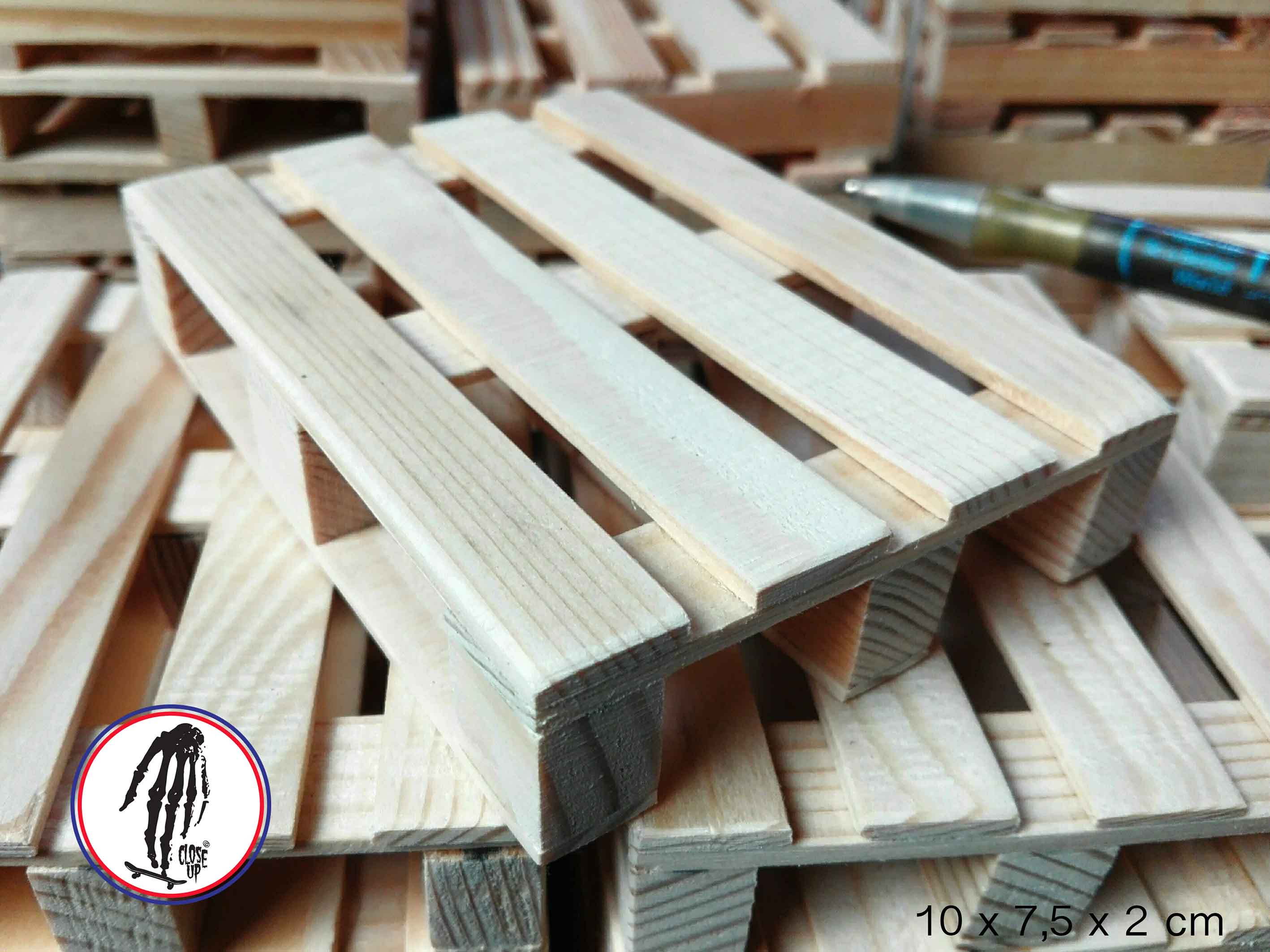 French hand made wooden storage tray- 6,00 € ($ 7,00 USD)