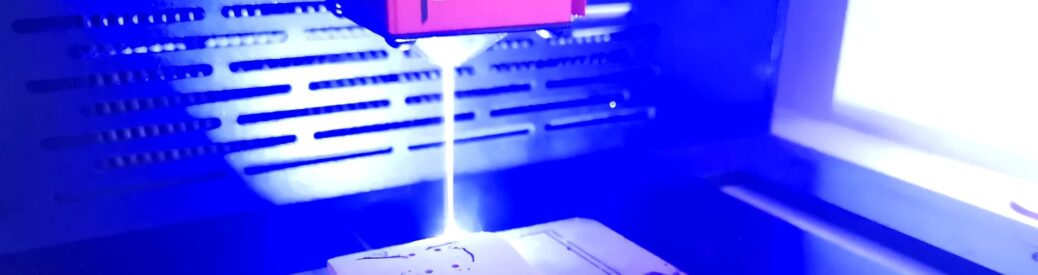 Closeup fingerboards nude board engraving entete page