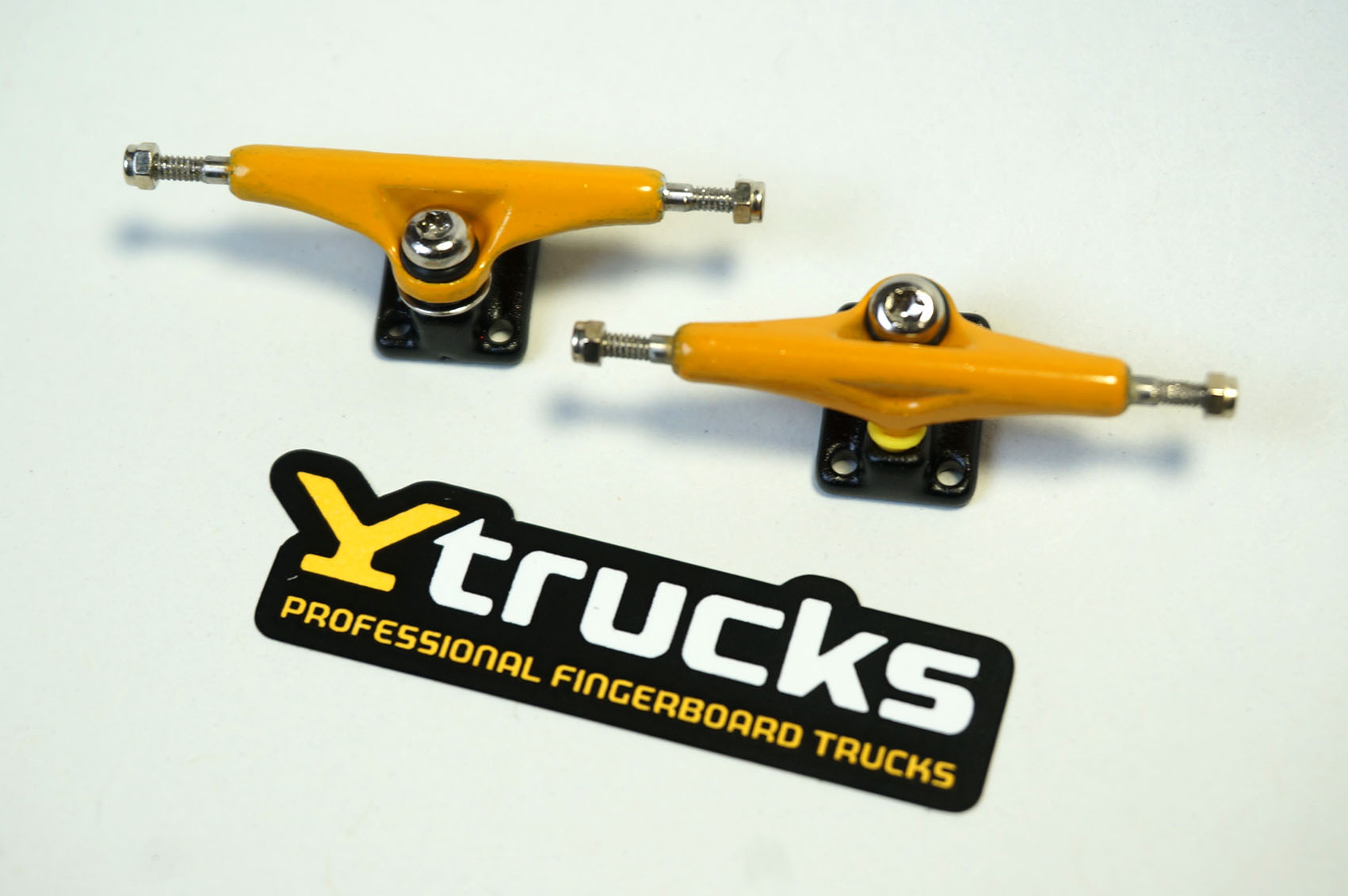 NEW YTRUCKS YELLOW 32MM WIDE: 39,90 € ($ 48,90)
