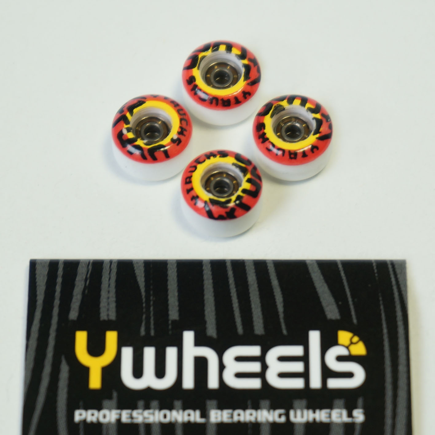 YWHELLS DUAL WHITE GRAPHIC RED: 34,90 € ($ 42,70)